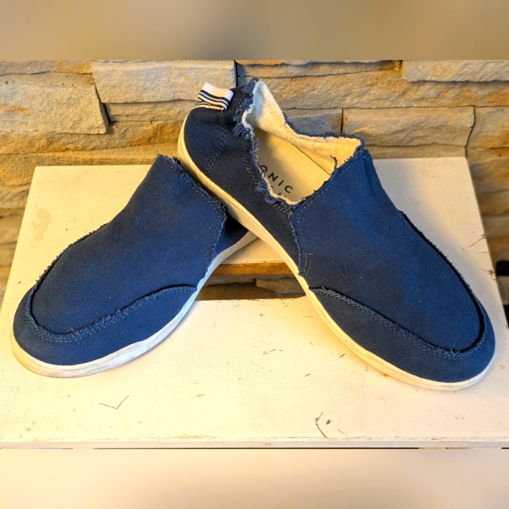 Vionic Women's Blue Slip-On Shoes
